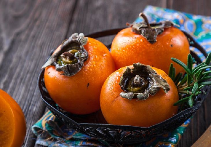 Persimmon Fruit Calories and Nutritional Facts