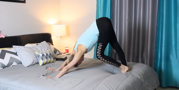 5 Relaxing Yoga Exercises to Perform in Bed