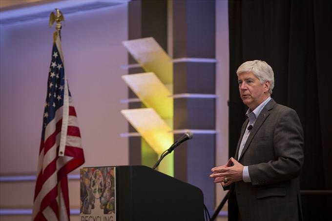 US politician giving a speech