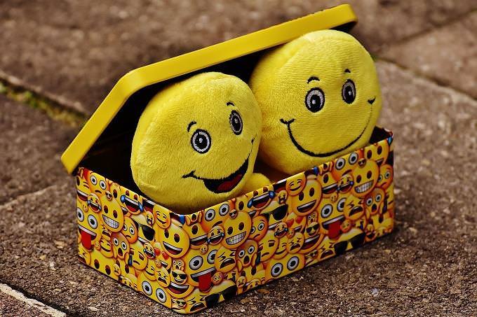 A box with smiling dolls