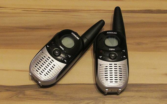 2 walkie talkies