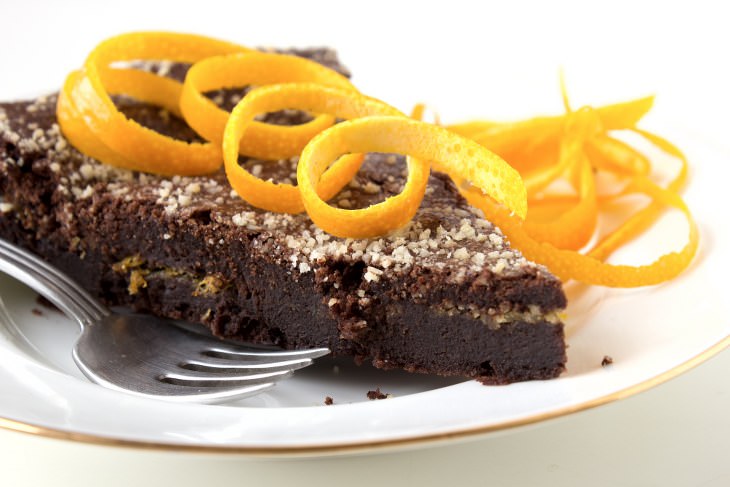Orange Peel Uses and Tips: orange zest on a chocolate cake