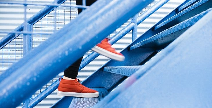 hábitos para ganhar respeito subindo escadas