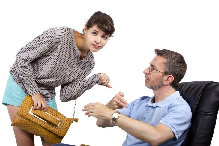 dad angry at teenage daughter for being late