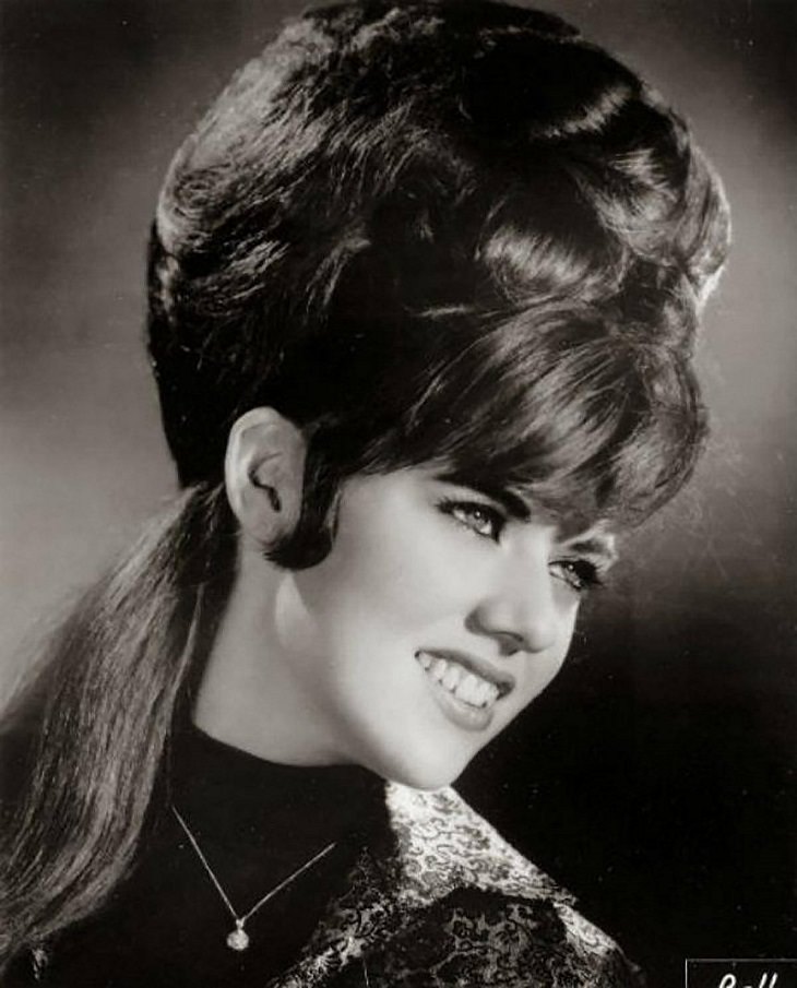 Bigger is better  Hair styles slogan of the 1960s  Vuingcom