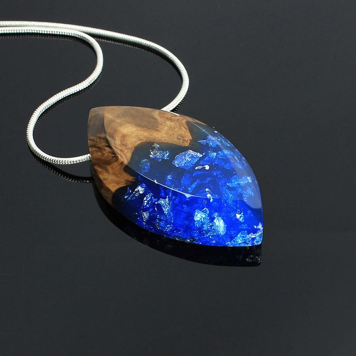 Jewelry Made from Wood and Resin