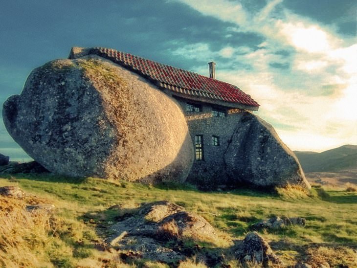 Strange Buildings: Stone House, Guimaraes, Portugal
