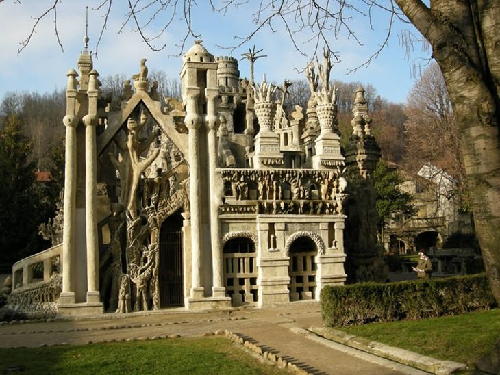 Strange Buildings: Ideal Palace, France