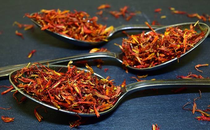 saffron on spoons