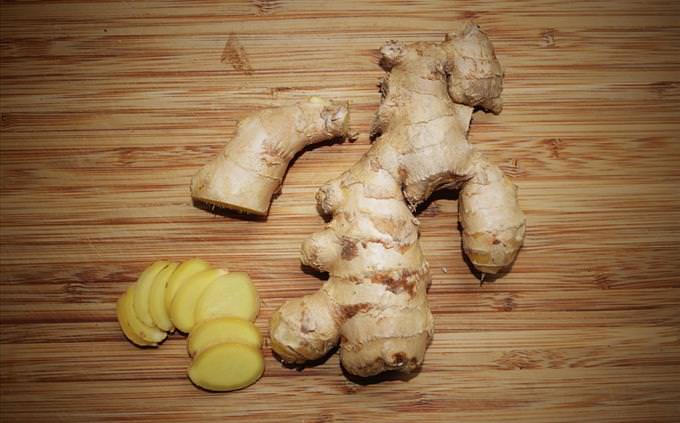 sliced ginger root