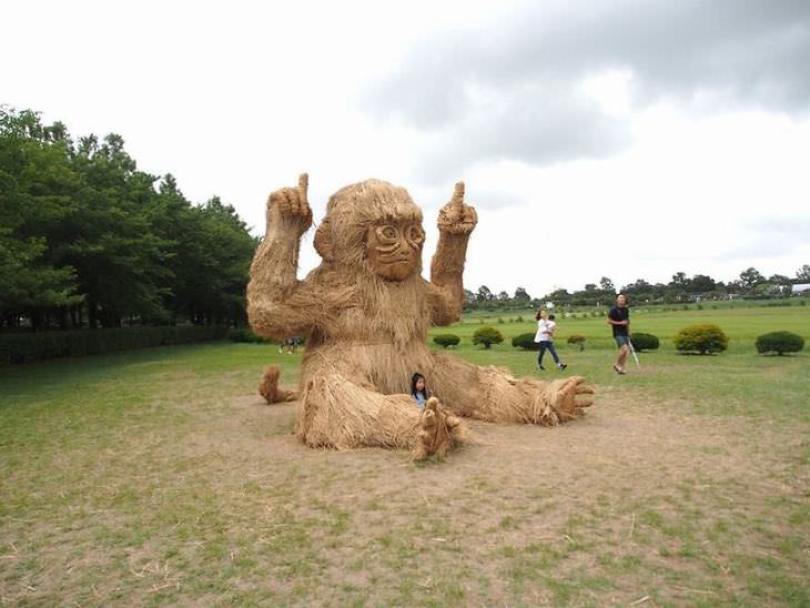 rice straw art