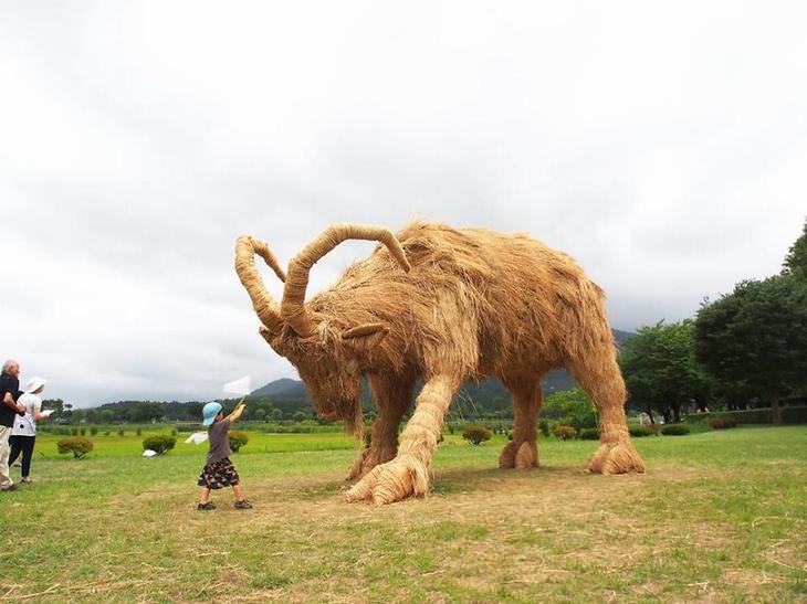 rice straw art