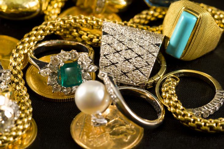 how to spot fake jewelry