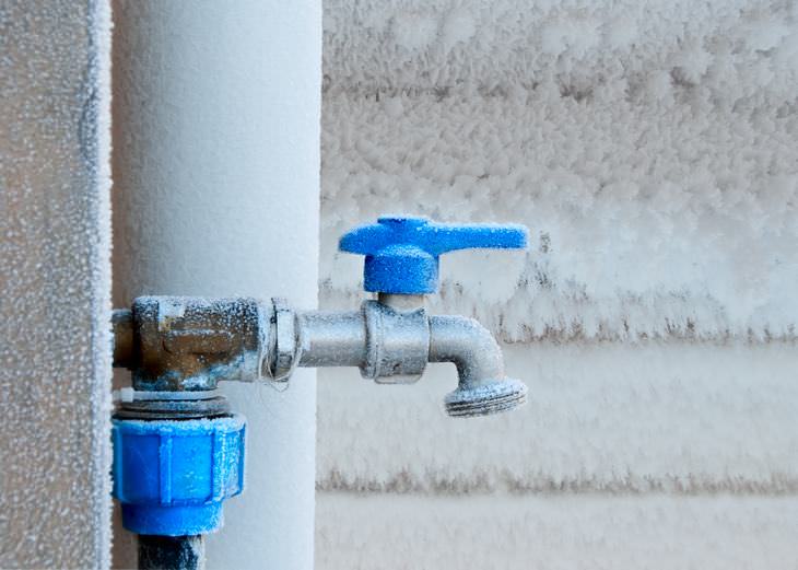 stop pipes from freezing