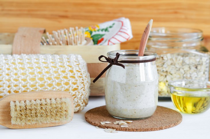 jar of diy oatmeal scrub with loofahs and brushes