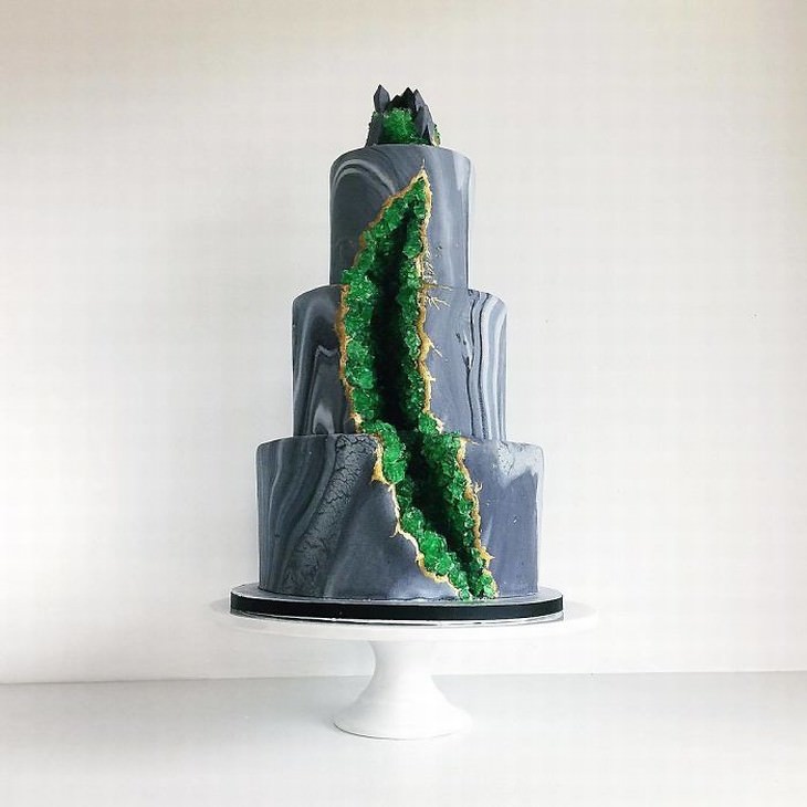 cakes by Darsi grey and gold with moss