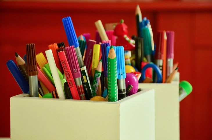 Decluttering Tips for the Home Writing Utensils