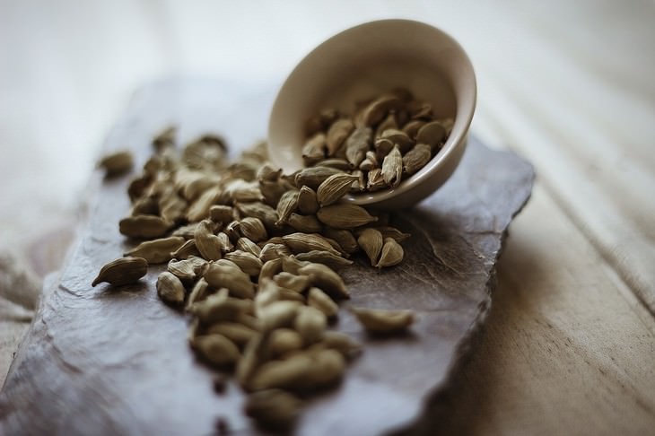 Cardamom Health Benefits a bowl full of cardamom