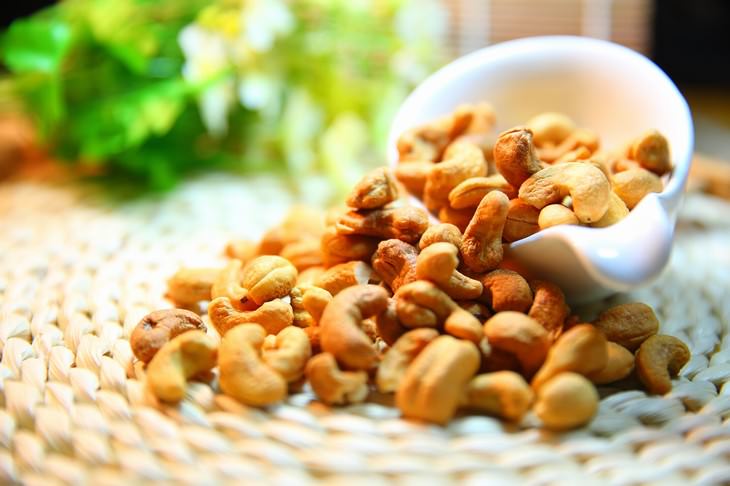 The 10 Healthiest Nuts Cashew