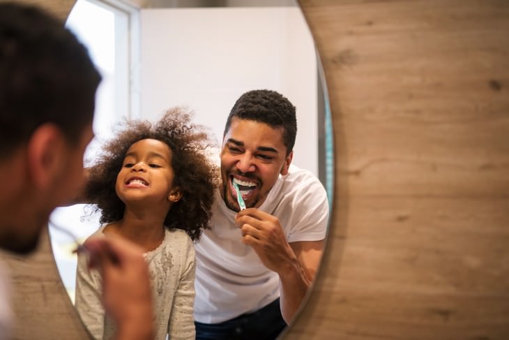 sulfates family brushing teeth