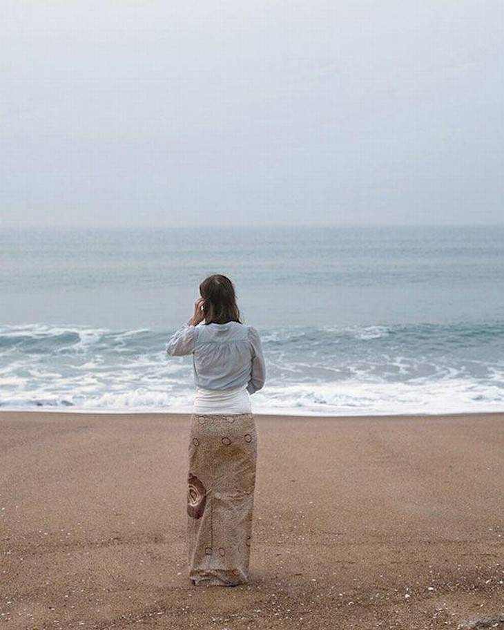 optical illusions woman on the beach matching outfit to background