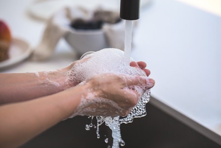 Myths about the Cold and Flu washing hands