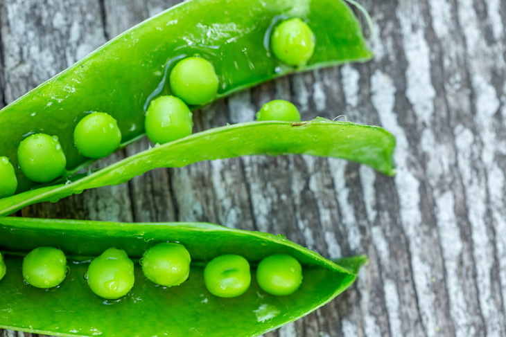 The 10 Healthiest Beans and Lentils peas in a pod