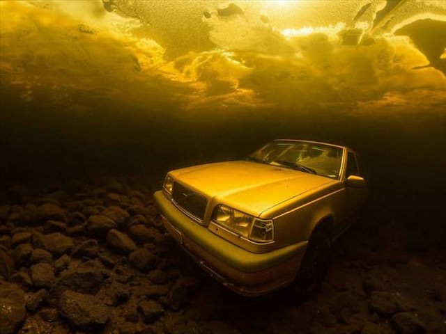 award winning photos: car underwater