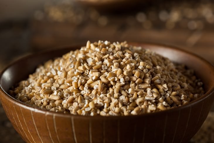 10 Foods That The World’s Longest Living People Eat bowl of steel cut Oats