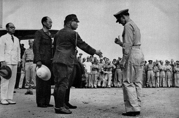 historical photos:Lieutenant General Japanese Torshiro Kawaba reaches out for a handshake, which is refused by Colonel Sidney Mashbir. 1945