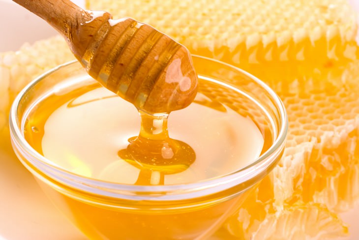 Health Benefits of  Manuka Honey honey close up