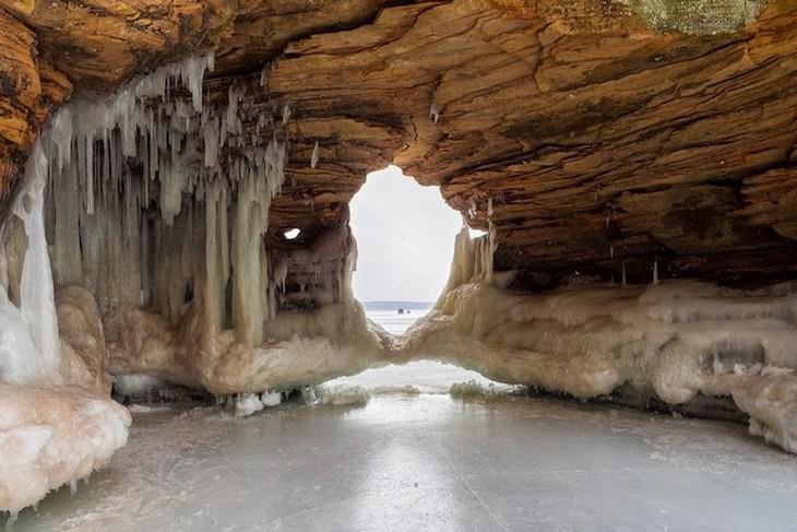 Ontario ice caves symmetrical landscape