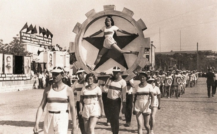 vintage photos A Parade of Athletes (1938)