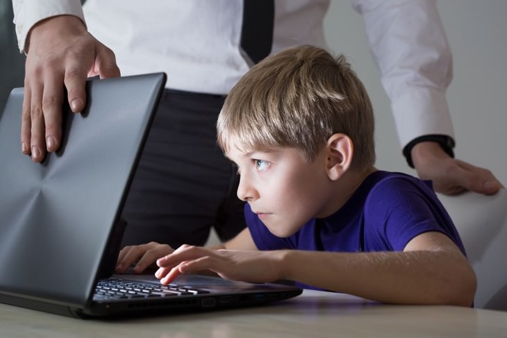 parenting mistakes dad doesn't let their child use a laptop