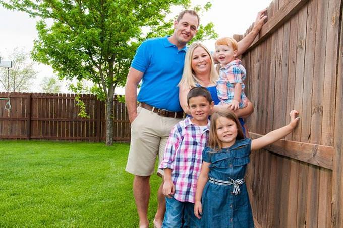 quiz family photo in backyard