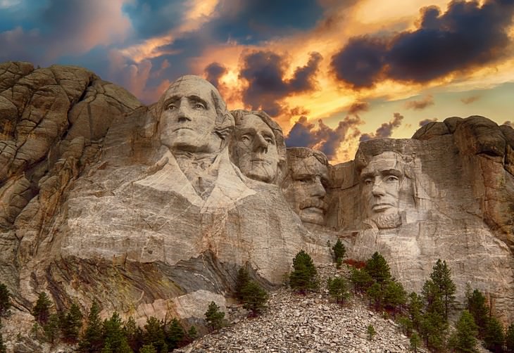 famous U.S. landmarks hated by the locals Mount Rushmore, Keystone, SD