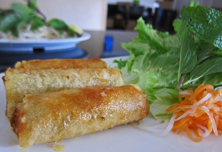 Vietnamese fried spring rolls: cha gio