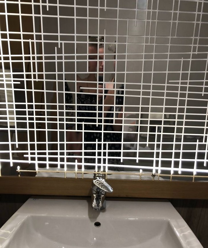 Bad bathrooms: mirror