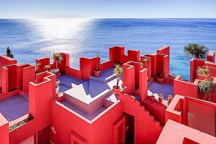 Futuristic Buildings La Muralla Roja