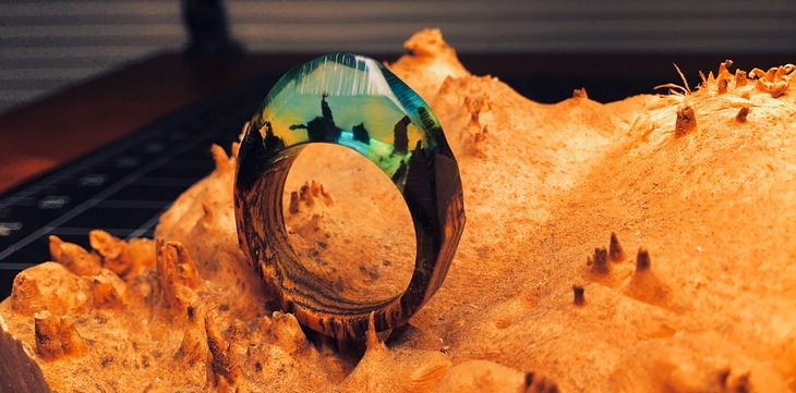 Resin sculptures: ring