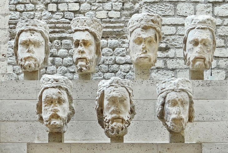 Notre Dame: heads