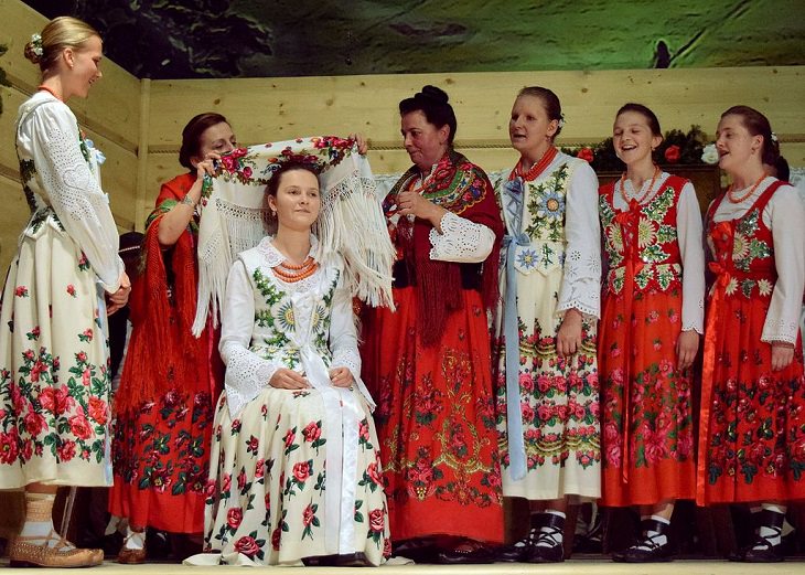 Poland, international wedding dresses, tradition, custom, 