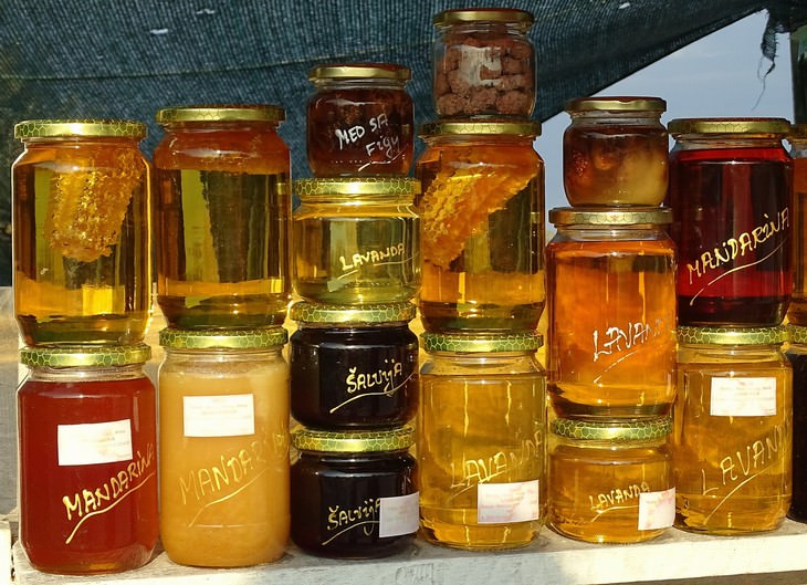 raw honey in jars