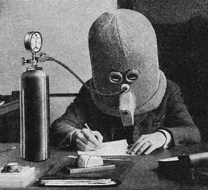 Black and white pictures: isolator
