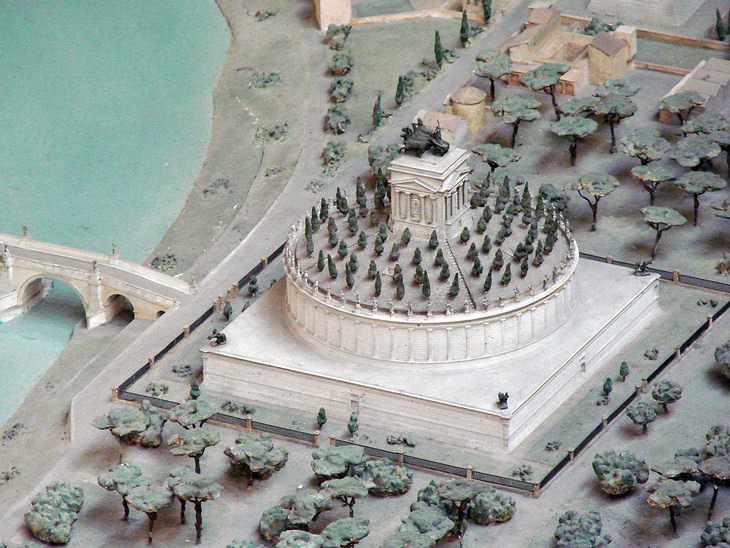 Rome model: mausoleum