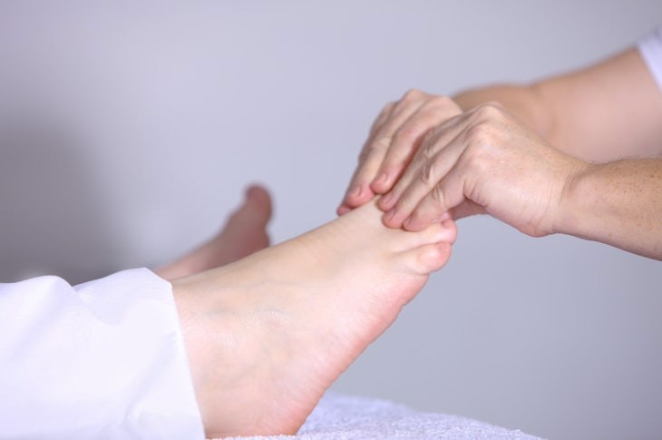 Tuina massage guide diabetes foot