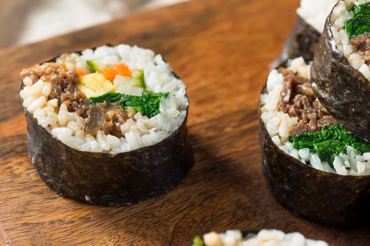 Snacks: gimbap