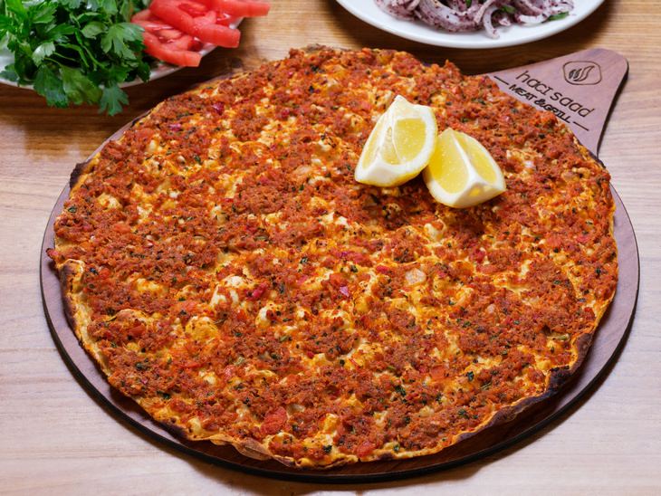 Snacks: lahmacun