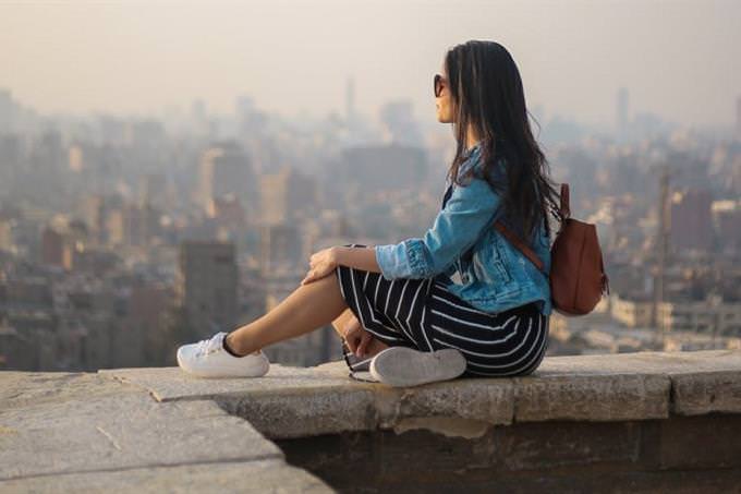 improve your life quiz: Woman looking at horizon