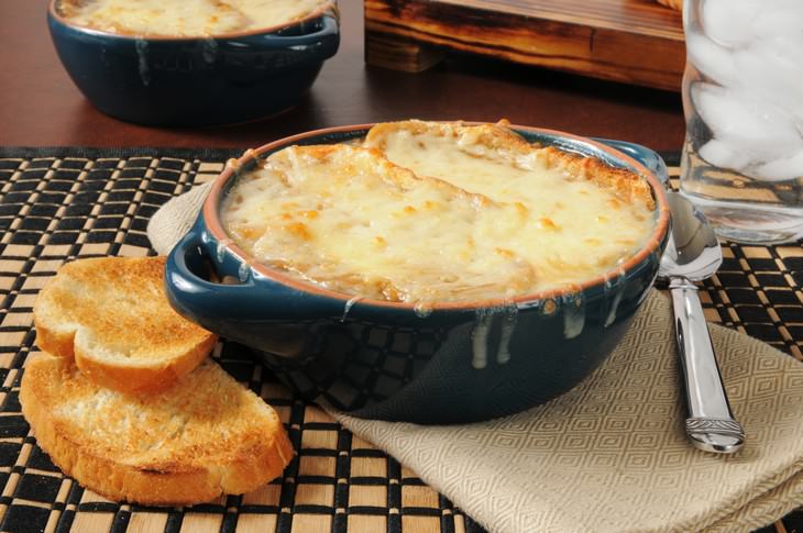 foods to try in France onion soup
